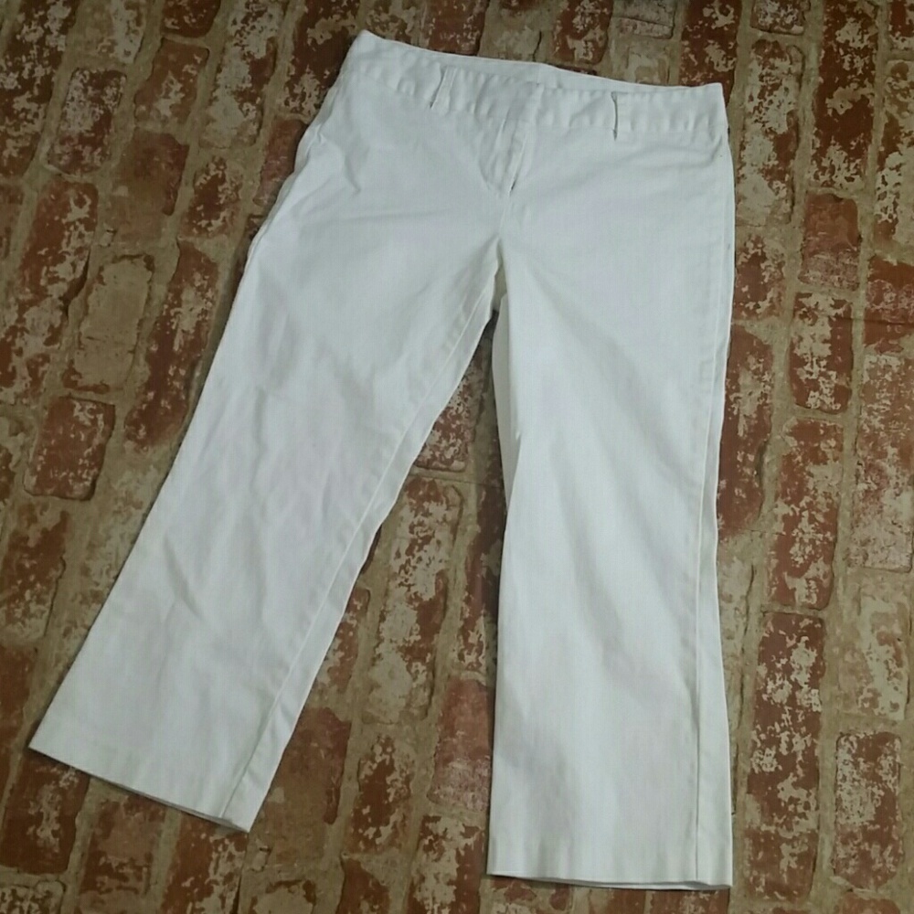 Tracy Evans white straight leg cropped like new